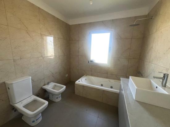 Linda Casa dentro de Puertos del Lago - Riberas