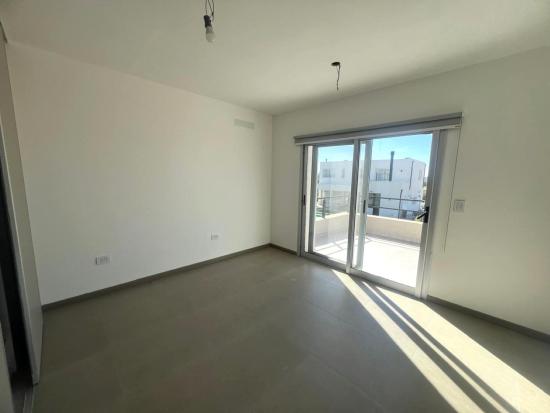 Linda Casa dentro de Puertos del Lago - Riberas