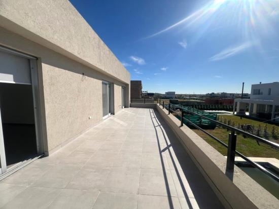 Linda Casa dentro de Puertos del Lago - Riberas