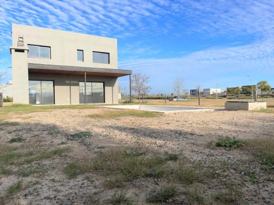 Muy linda casa en Puertos del Lago- Araucarias