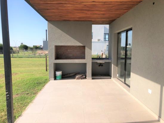 Muy linda casa en Puertos del Lago- Araucarias