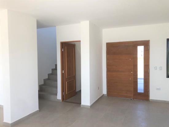 Muy linda casa en Puertos del Lago- Araucarias