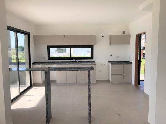 Muy linda casa en Puertos del Lago- Araucarias