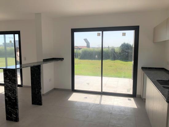 Muy linda casa en Puertos del Lago- Araucarias