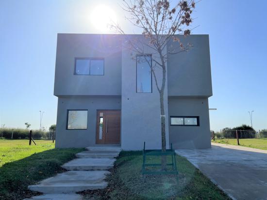 Muy linda casa en Puertos del Lago- Araucarias