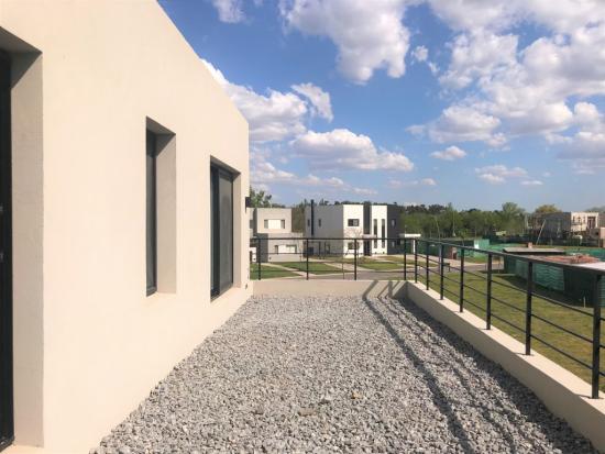 Venta con renta - Puertos del Lago, Acacias