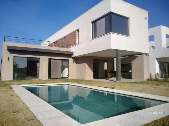 Casa en Venta dentro de Puertos del Lago - Vistas