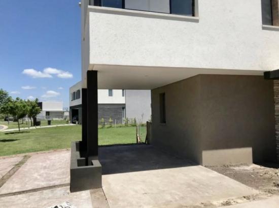 Casa en Venta dentro de Puertos del Lago - Vistas