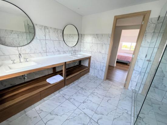 Espectacular Casa dentro de Puertos del Lago - Acacias