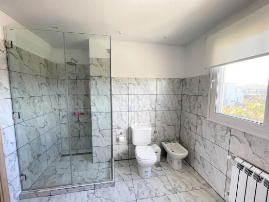 Espectacular Casa dentro de Puertos del Lago - Acacias