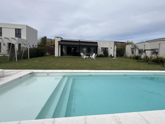 Casa en Venta dentro de Pilar del Este - Santa Guadalupe