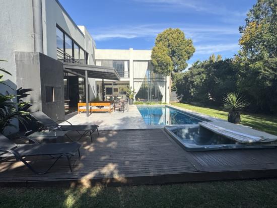 Moderna Casa en Boulevares