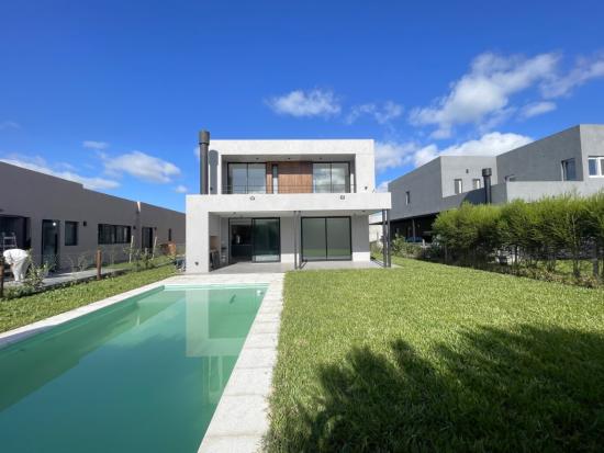 Espectacular Casa Moderna en Puertos 
