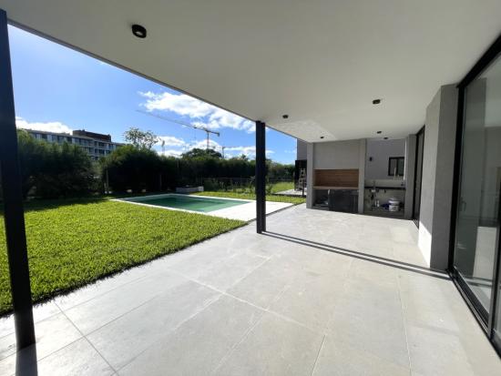 Espectacular Casa Moderna en Puertos 