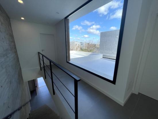 Espectacular Casa Moderna en Puertos 
