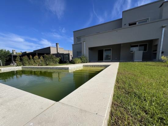 Venta Casa a Laguna en Cantón - Norte