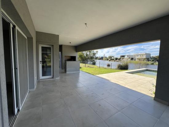 Venta Casa a Laguna en Cantón - Norte