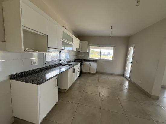 Venta Casa a Laguna en Cantón - Norte