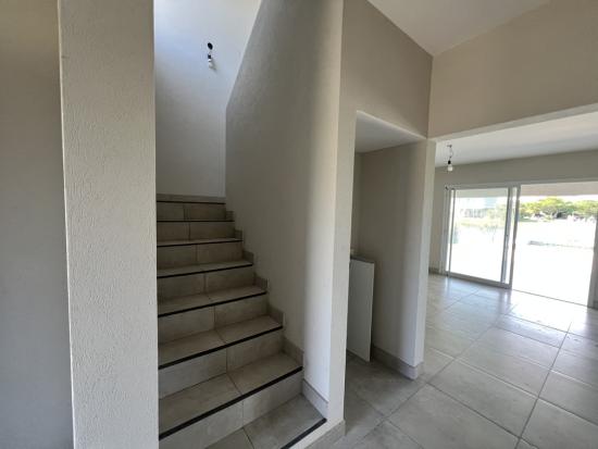 Venta Casa a Laguna en Cantón - Norte