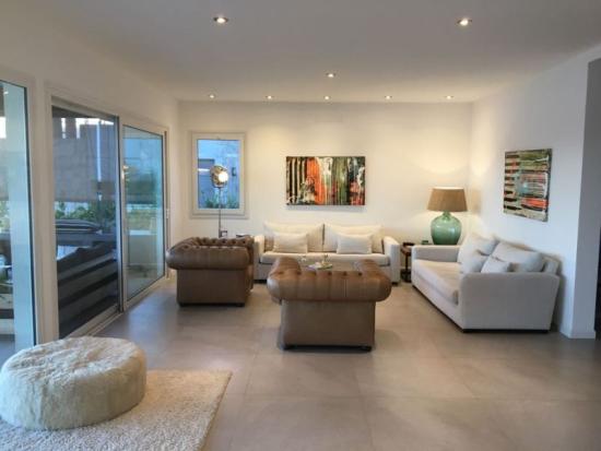 Excelente casa a la laguna en el Barrio Los Lagos