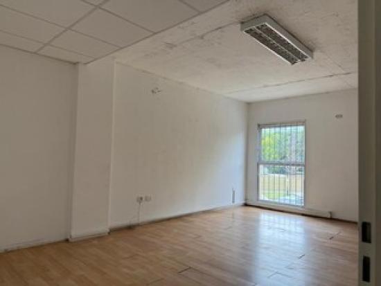 Alquiler de Oficina - Colectora Ramal Pilar en Complejo