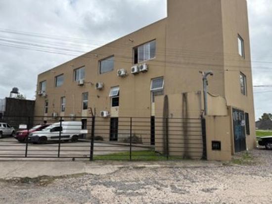 Venta de Local o Depósito - Colectora Ramal Pilar en Complejo