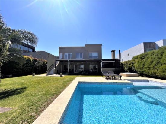 Casa en Alquiler Amoblado - Barrio San Benito, Villanueva