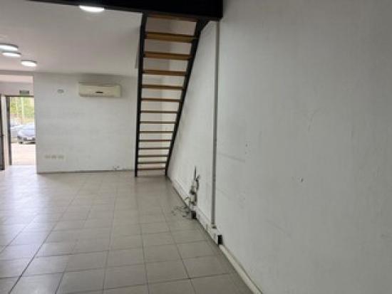 Venta de Local o Depósito - Colectora Ramal Pilar en Complejo