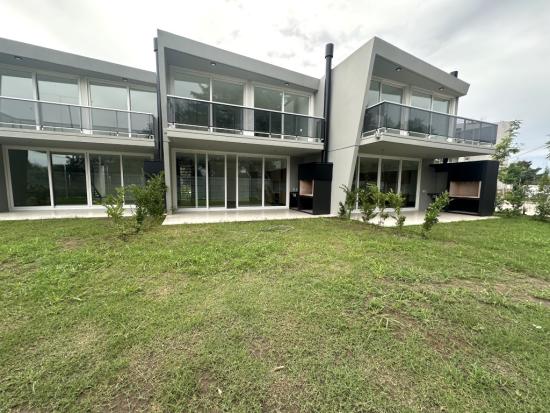 Townhouses - Luciernagas Pilar