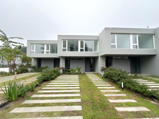 Townhouses - Luciernagas Pilar