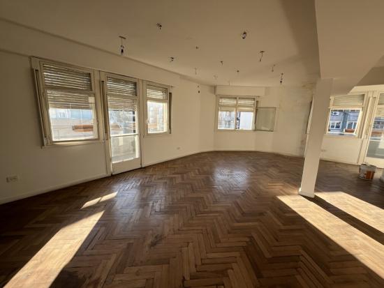 Venta luminoso Dúplex de 10 ambientes en San Telmo - CABA