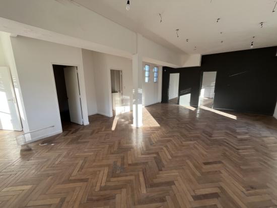 Luminosa Oficina tipo Loft en San Telmo - CABA