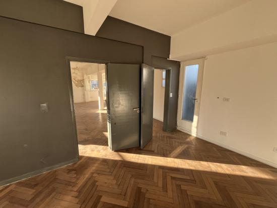 Luminosa Oficina tipo Loft en San Telmo - CABA