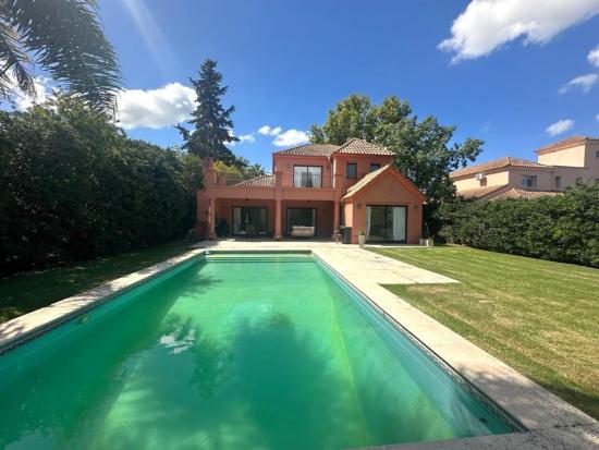 Muy linda Casa en La Lomada