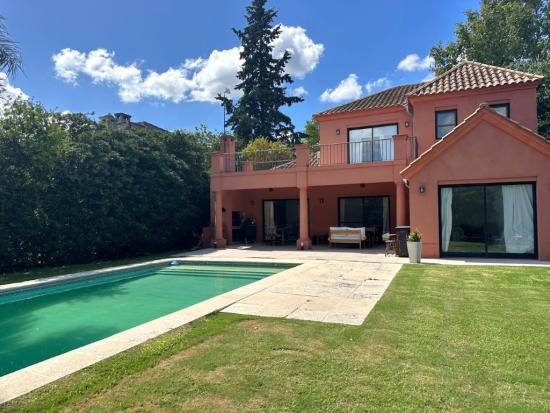 Muy linda Casa en La Lomada