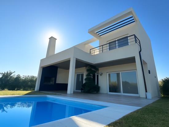Alucinante Casa Moderna en Ayres Plaza