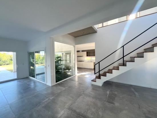 Alucinante Casa Moderna en Ayres Plaza