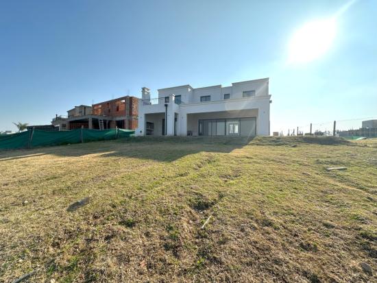 Casa a la Laguna en Santa Ana - Villanueva
