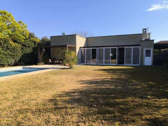 Hermosa casa en venta de una planta en La Montura