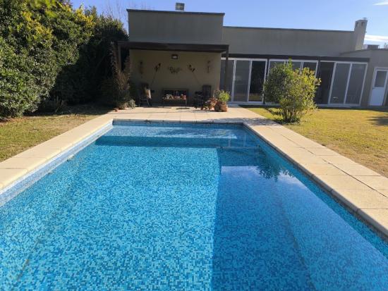 Hermosa casa en venta de una planta en La Montura