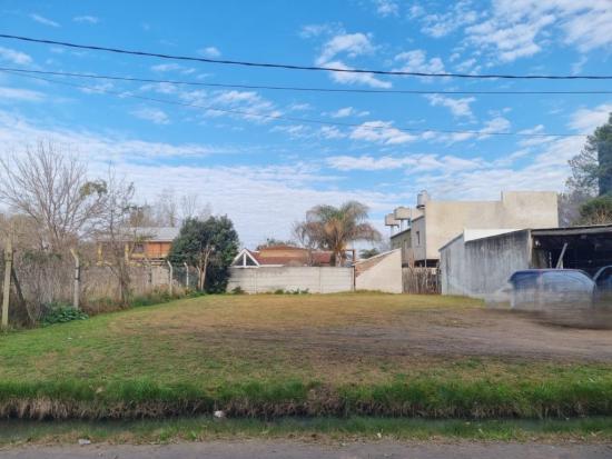 Excelente lote en venta a metros de calle Mariano Acosta