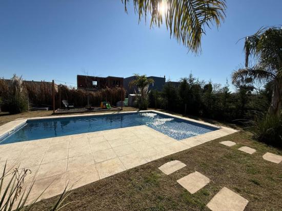 Impecable Casa en Santa Lucia - Pilar del Este 