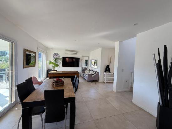 Impecable Casa en Santa Lucia - Pilar del Este 