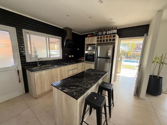 Impecable Casa en Santa Lucia - Pilar del Este 