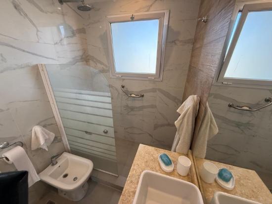 Impecable Casa en Santa Lucia - Pilar del Este 