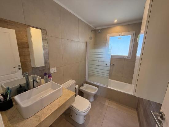 Impecable Casa en Santa Lucia - Pilar del Este 