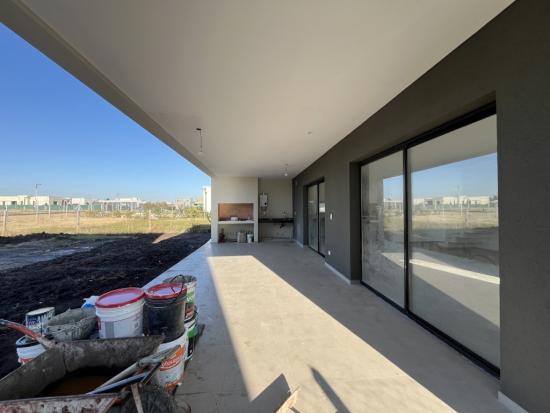 Casa a Estrenar en Pilar del Este - Santa Lucía