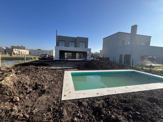 Casa a Estrenar en Pilar del Este - Santa Lucía