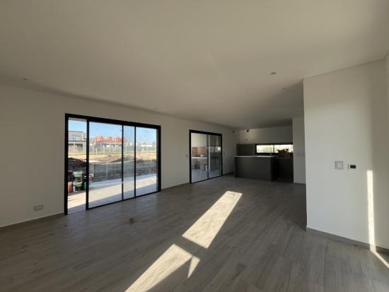 Casa a Estrenar en Pilar del Este - Santa Lucía
