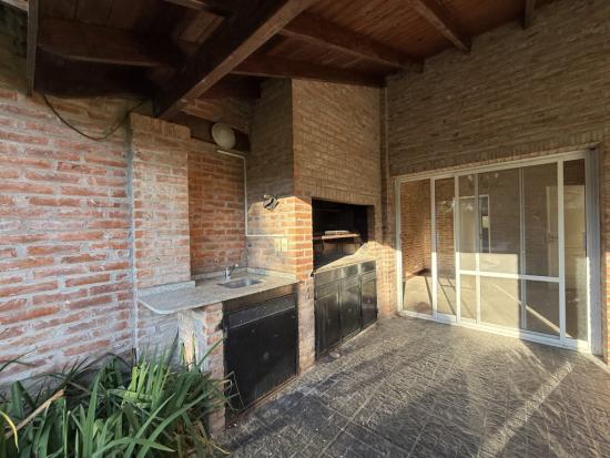 Hermosa casa de dos plantas 